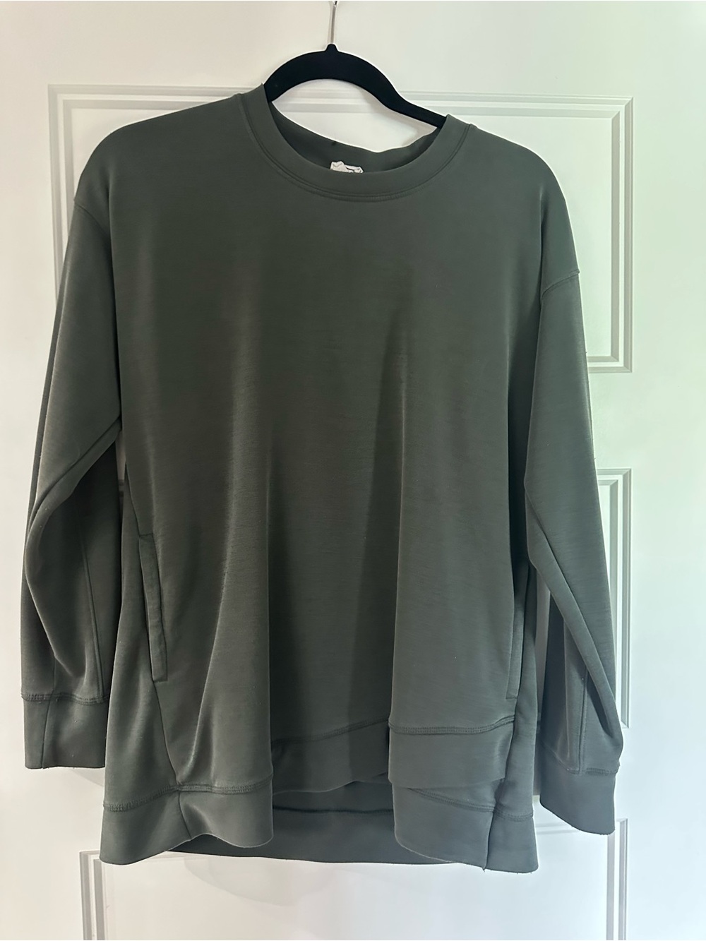 Women's Crewneck Sweatshirt in Olive Green